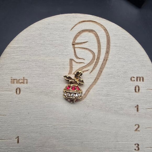 Avon 1993 Sparkling Christmas Ornament Earrings Studs Post Rhinestone Vintage - Picture 9 of 10